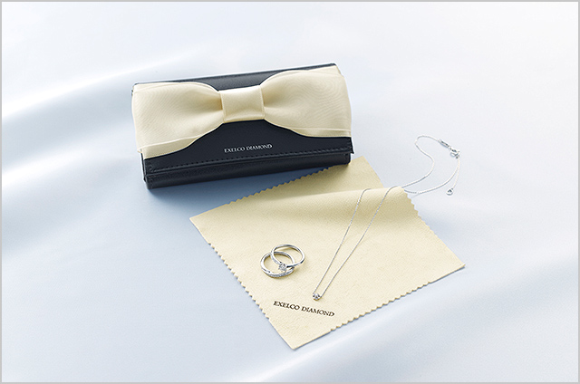 エクセルコダイヤモンドのダイヤモンド専用クロス付きジュエリーポーチ